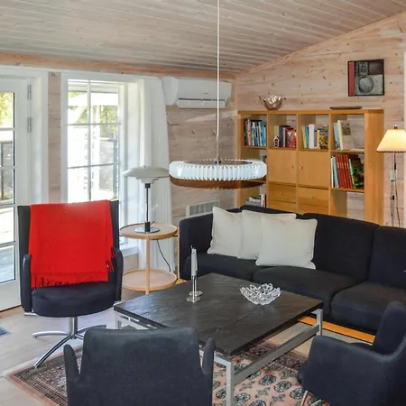 Two-bedroom In Albak Semesterbostad